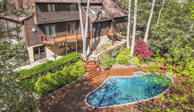 Luxury Home with Pool for 20