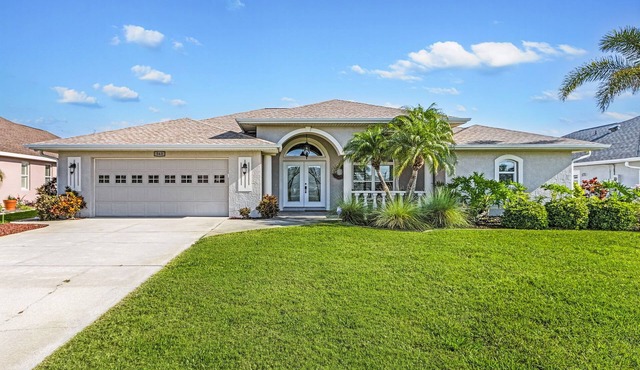 Luxury home with pool, near golfing and minutes to the beach.