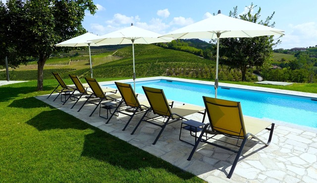 Luxury home with pool and spectecular views in Piemonte