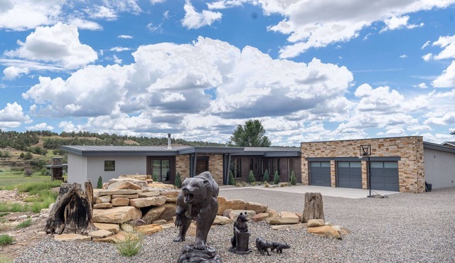Luxury Home With River Access, A/C, Hot Tub, Outdoor Kitchen, Pet Friendly!