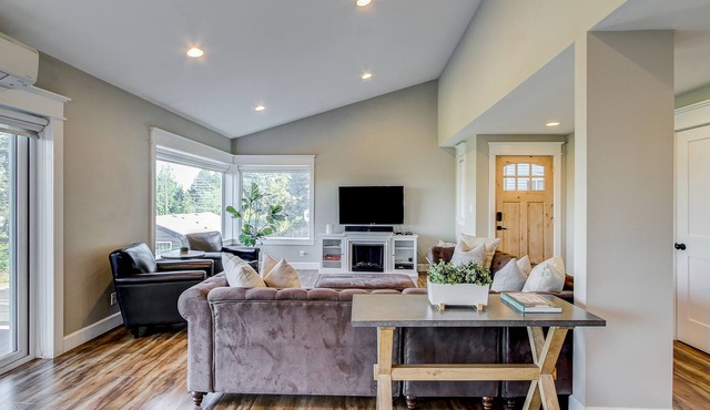 Luxury home with stunning views near Stadiums