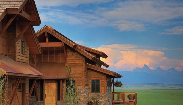 Luxury home with Stunning 4 Peak Views