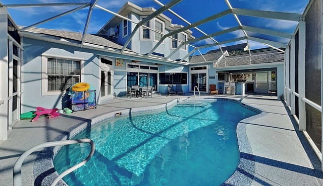 Luxury Home with Water Views, Private Pool+ Outdoor Bar + Grill