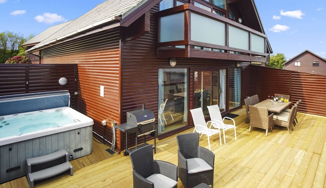 Luxury hot tub Lodge at Retallack nr. Padstow & Newquay