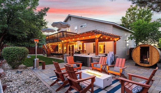 Luxury! Hot Tub Sauna Miniputt GameRoom Pets