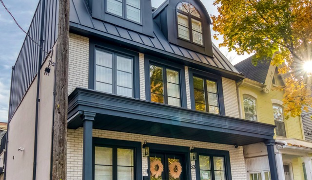 Luxury Hotel Inspired Suite, Steps from Queen West