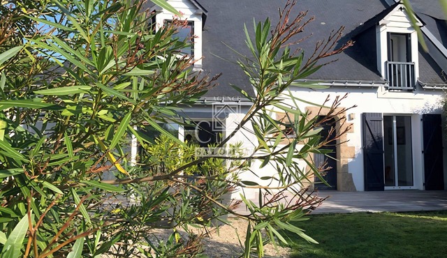 Luxury house near town and 150m from the ocean