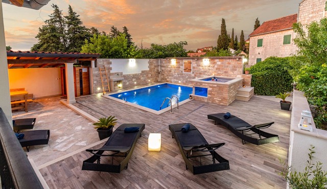 Luxury house David with a private boat & heated pool & jacuzzi & sauna