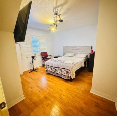 Luxury house 10 bdrms - near airport, sq 1, Private Backyard