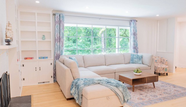 Luxury house 3 mins from UVA - Close to JPJ Arena