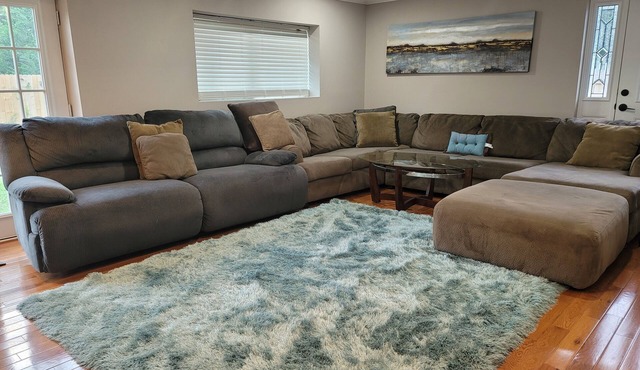luxury house ,8min from downtown ,6 min from airport.