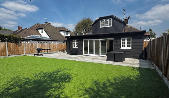 Luxury House Brentwood, 4 Bedroom, 4 en-suites, Garden/BBQ/Free parking