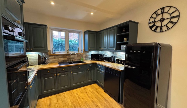 Luxury House Brentwood, 4 Bedroom, 4 en-suites, Garden/BBQ/Free parking