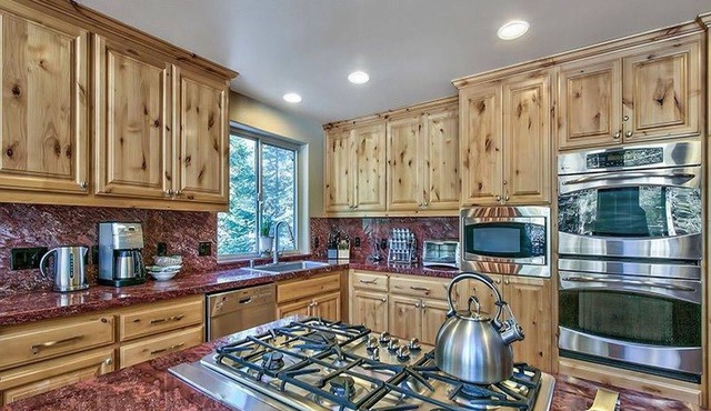 Luxury house in South Lake tahoe, indoor pool, hot tub