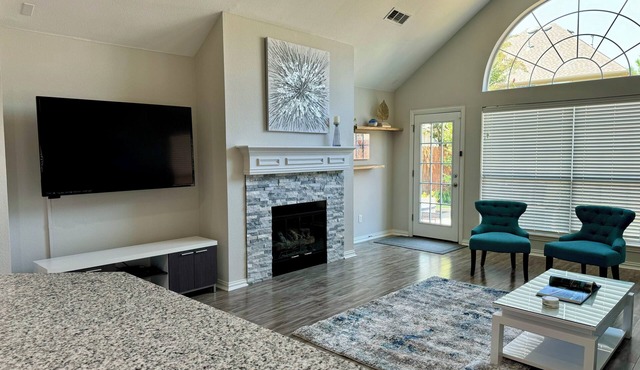 Luxury house in best neighborhood-HERITAGE- Fort Worth/Alliance, plus workspace