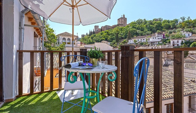 Luxury house in Granada Center. Reyes II