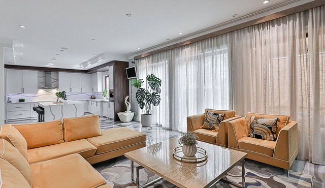 Luxury house in Toronto