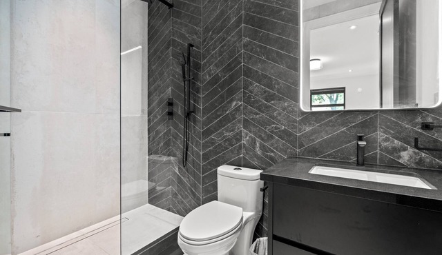 Luxury House near Lake