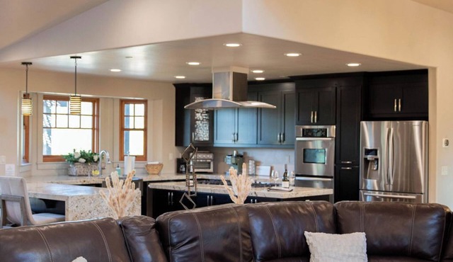 Luxury House/Private/Hot Tub/Lots of Amenities