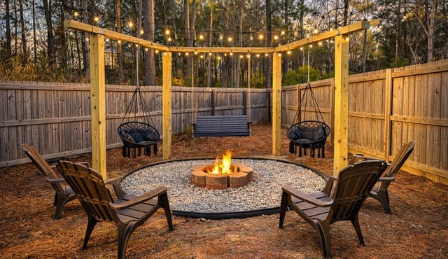 🏡Luxury House -Relaxing Hot Tub🏝️ Fire Pit 🔥-20 Min to FT Bragg!