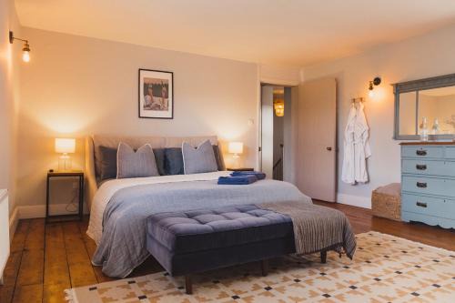 Luxury House sleeps 14 with Secret Bar near Bath