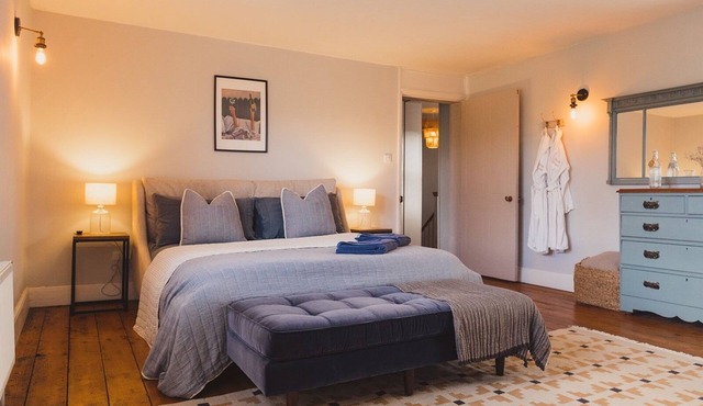 Luxury House sleeps 14 with Secret Bar near Bath