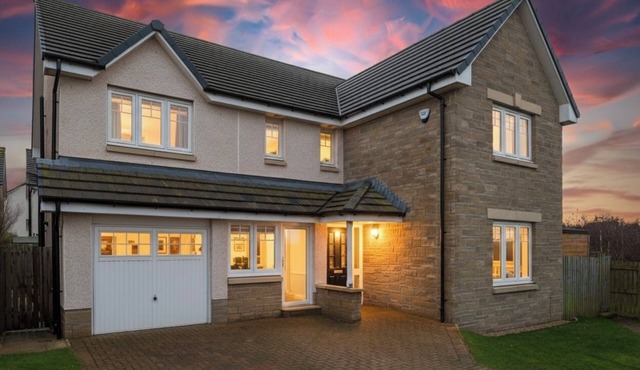 Luxury House with a Hot Tub & Cinema