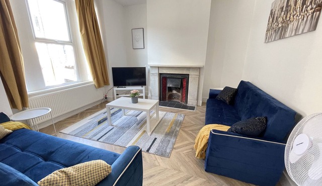 Luxury House With Garden Close To The Stadium