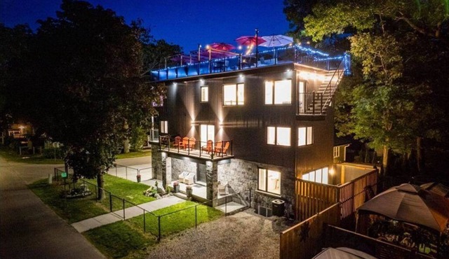 Luxury house with Hot Tub/Games room/Firepit,7 Beds/Rooftop/BBQ