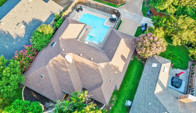 Luxury House with Heated Pool and Spa, 4 Bedrooms, 2.5 Bathrooms