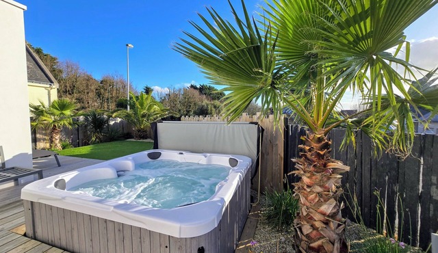 Luxury House with Jacuzzi - Near the beach by Groom*