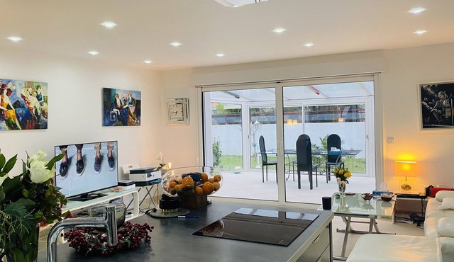 Luxury house with jacuzzi - 5 min from the beach, ideal for families