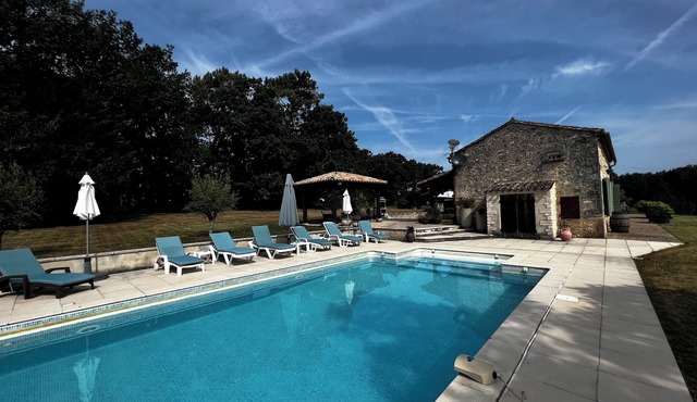 Luxury House with private pool - stunning outdoor space with views