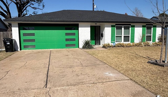 Luxury Houston Escape: 3 Bedrooms, Parkside, Work-From-Home Ready near Galleria