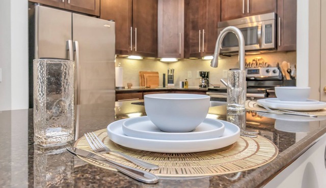 Luxury Houston Med Center 2BR|King Bed|free parking|Open pool| Good location