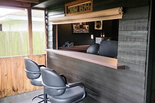Luxury Houston Retreat Bar Gym Pool Table