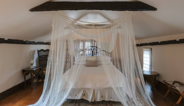 Luxury in a Historic Landmark-great restaurants within walking distance!