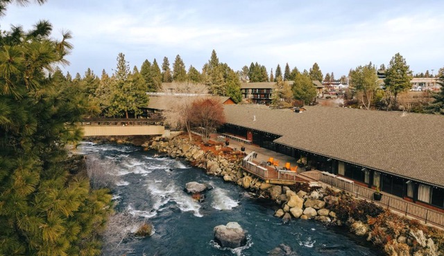 Luxury in Bend, OR | Guestroom + Nature Experience