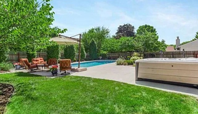 Luxury in Lenexa!