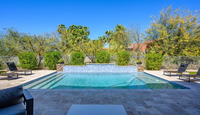 Luxury in North Scottsdale sleeps 10