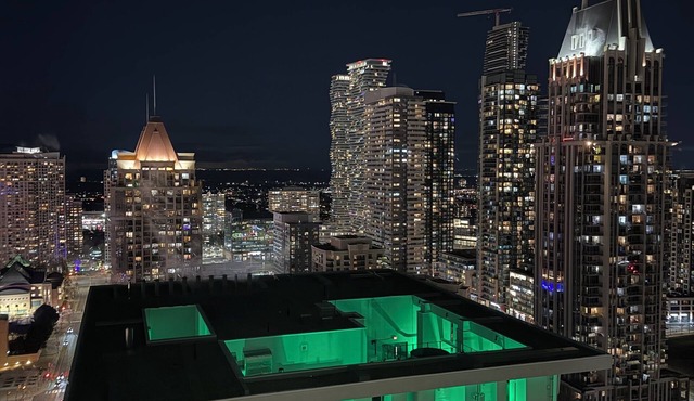 Luxury in The Heart of Mississauga, minutes away from Pearson Airport