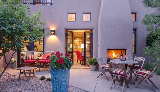 Luxury in "THE HEART OF" Santa Fe! 3 Bed/3 Bath Townhouse 3 block walk to Plaza