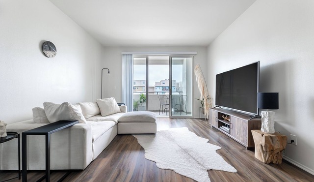 Luxury in the Heart of Marina Del Rey - Near Beach/Private Pool/Spa/Gym