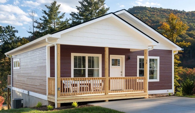 Luxury in the Mountains | 2BR Mountain Retreat | Views | Near Downtown Asheville & Biltmore
