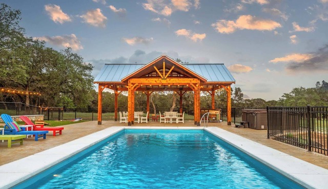 Luxury in Wimberley | Pool+Pickleball+Party Barn