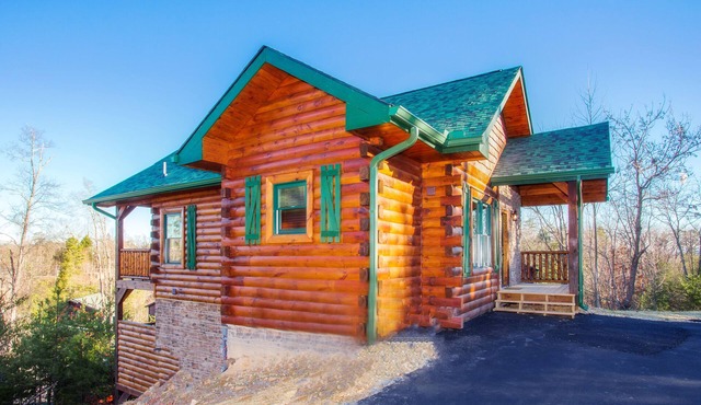 LUXURY INDOOR HEATED Private Pool Cabin minutes from downtown Gatlinburg!