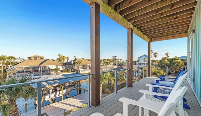 Luxury Infinity Edge Heated Pool and Hot Tub + Boat Dock + Steps to the beach + Beach Toy Packages