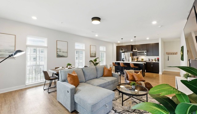 Luxury Italian Village 4-bed-| Pool, Gym, Roof-Top