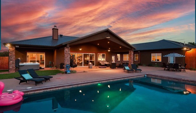 Luxury Kanab Home w/Pool, Hot Tub Near Zion