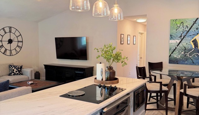 Luxury KC Retreat with Pergola Near Country Club Shopping Plaza & Downtown